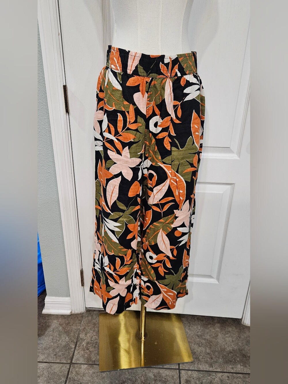 Women’s Black Floral Wide-Pants With Pockets